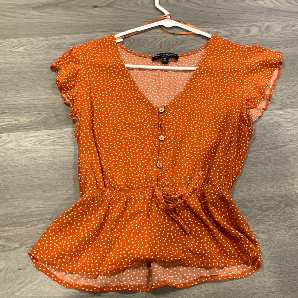 One ❤️ Clothing size M top